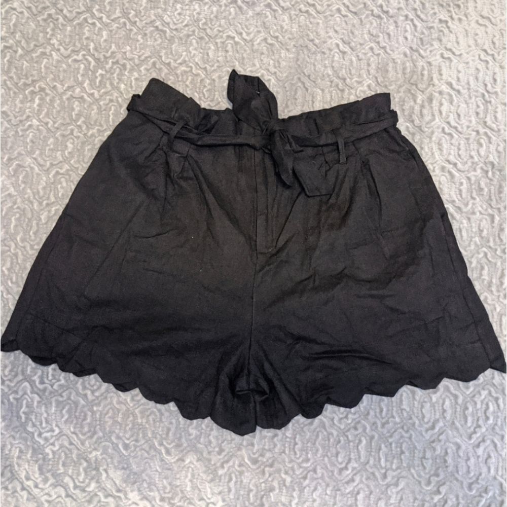 Scallop shorts